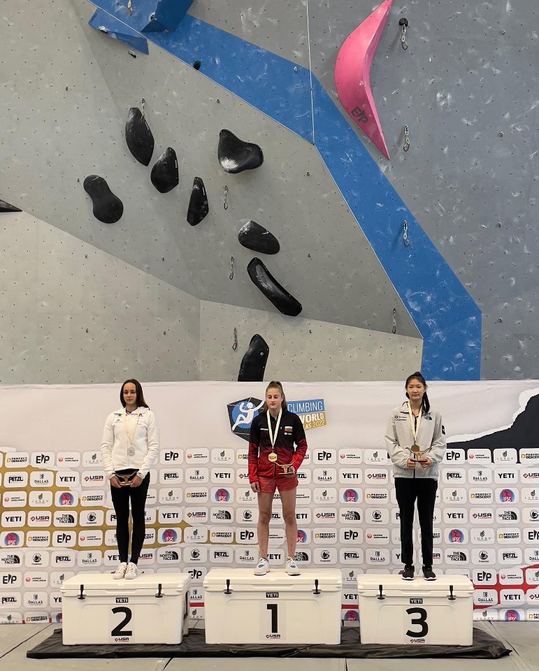 Александра Тоткова е световна шампионка по спортно катерене