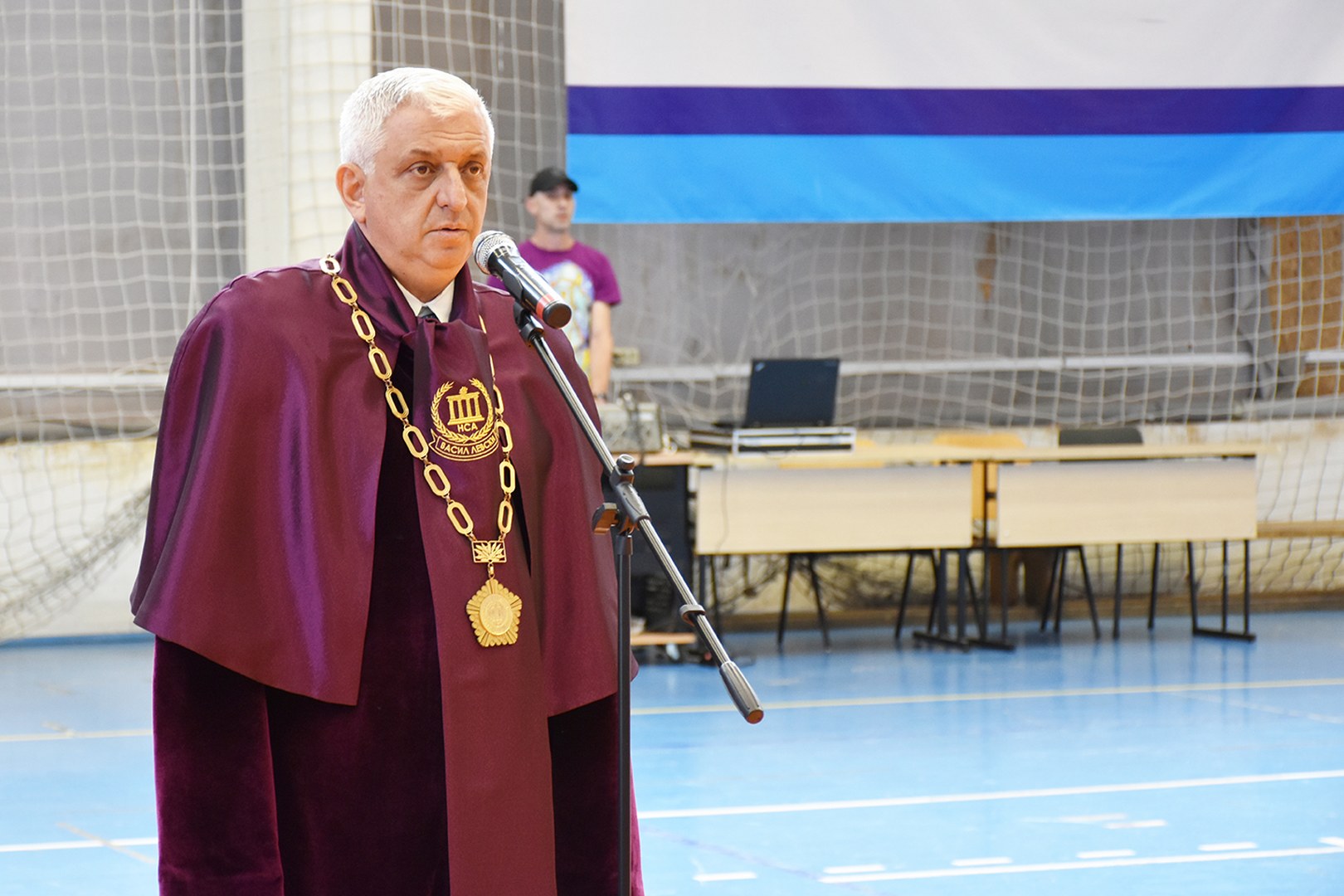 Бакалаври получиха дипломите си в абсолвентска промоция