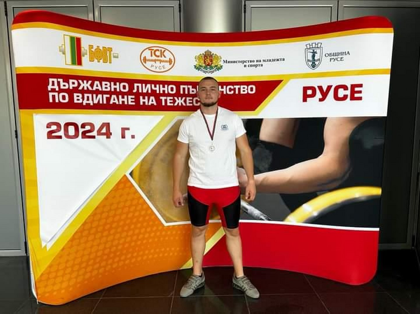 Десет медала за тежкоатлетите от НСА на държавното лично първенство