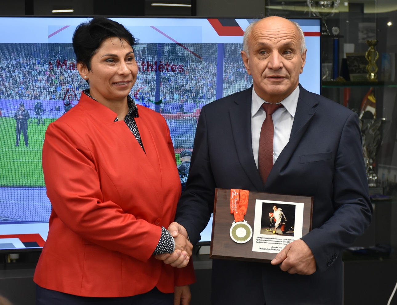 Stela Eneva donated to NSA her first Paralympic medal, won in Beijing in 2008